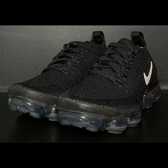 Women’s Nike Air Vapormax Flyknit 2 Black White - Picture 4 of 5